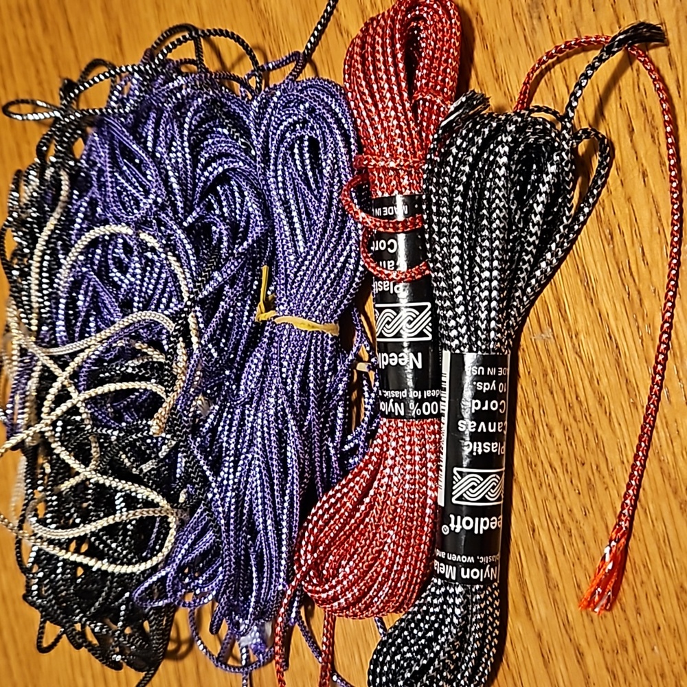 🛍️ 2/$6 🛍️ plastic canvas cord